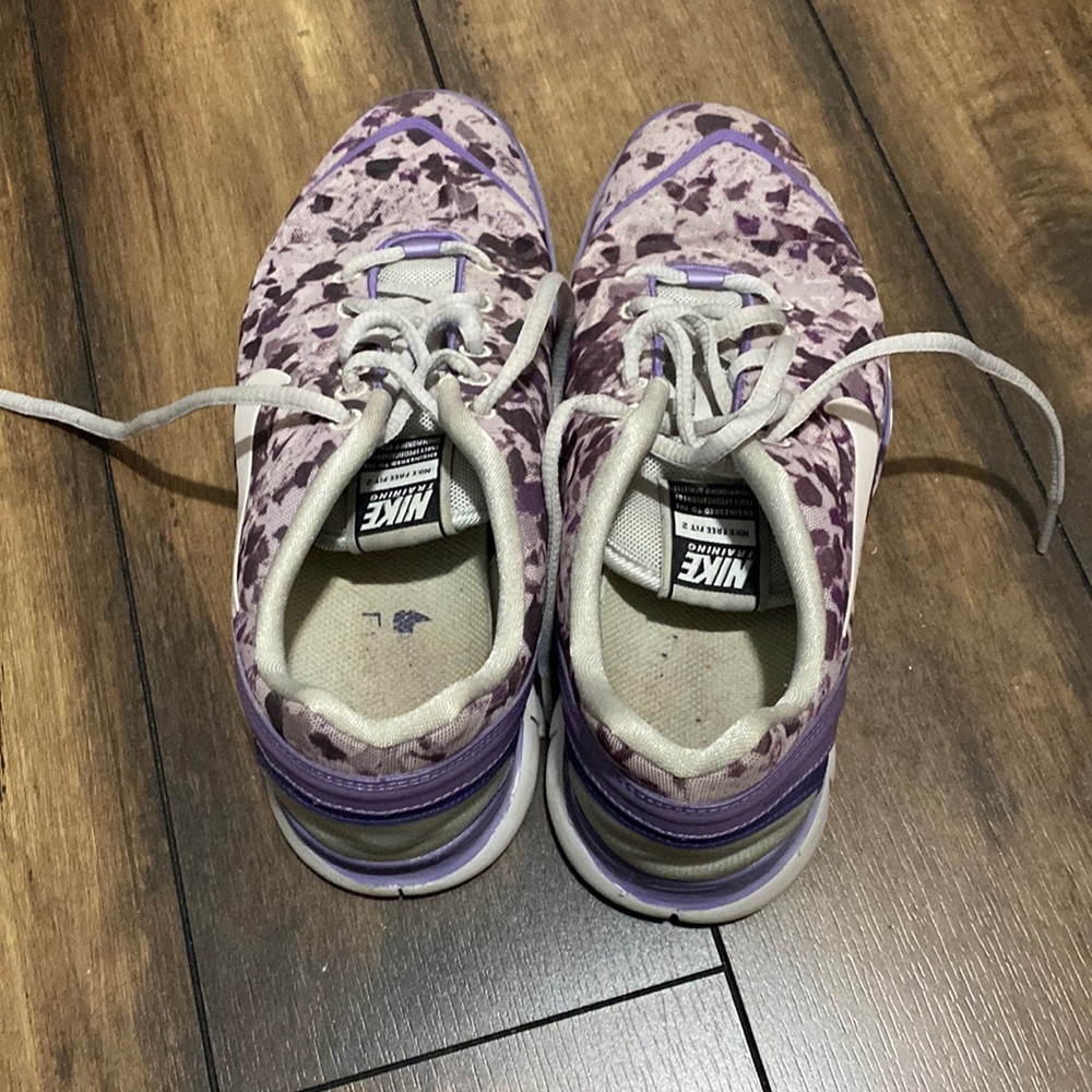 🔥🔥🔥🔥🔥Womens Nike training free for 2 great shape 🔥🔥🔥🔥🔥🔥 9/10